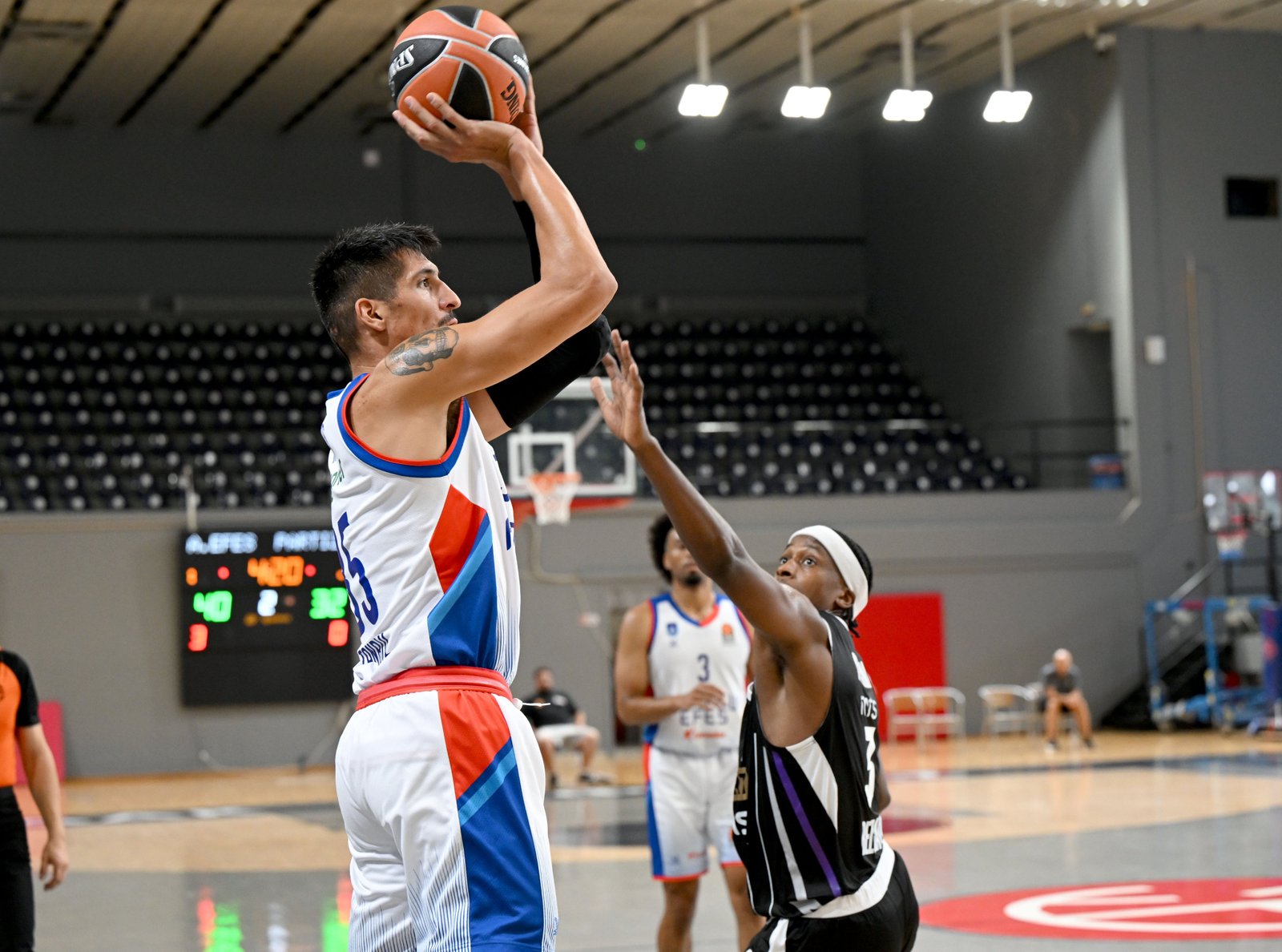 Anadolu Efes, Partizan'ı Hazırlık Maçında Yenmeyi Başardı