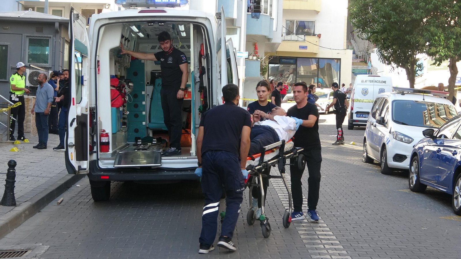 Cevatpaşa Mahallesi'nde Silahlı ve Bıçaklı Kavga: 6 Yaralı