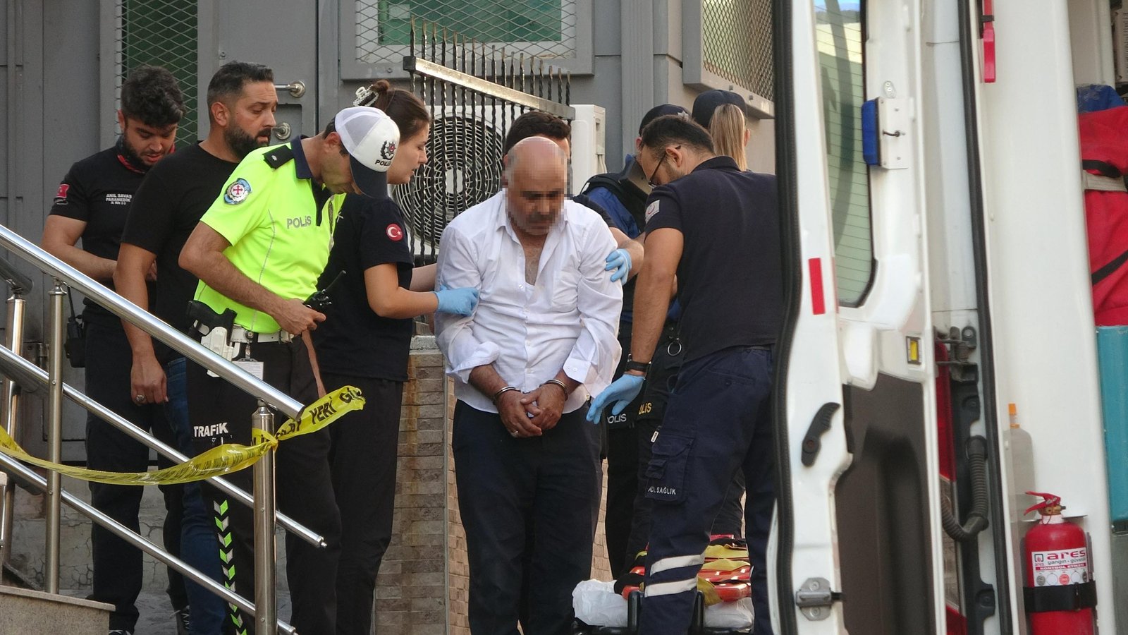 Cevatpaşa Mahallesi'nde Silahlı ve Bıçaklı Kavga: 6 Yaralı
