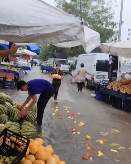 Diyarbakır'da Şiddetli Yağış ve Dolu Etkili Oldu