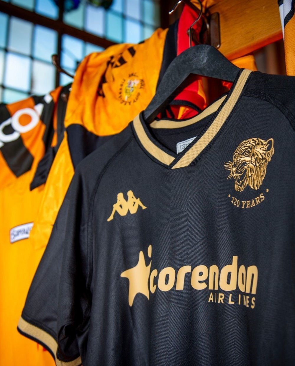 Hull City 120. Yıl Dönümünü Özel Forma ile Kutluyor