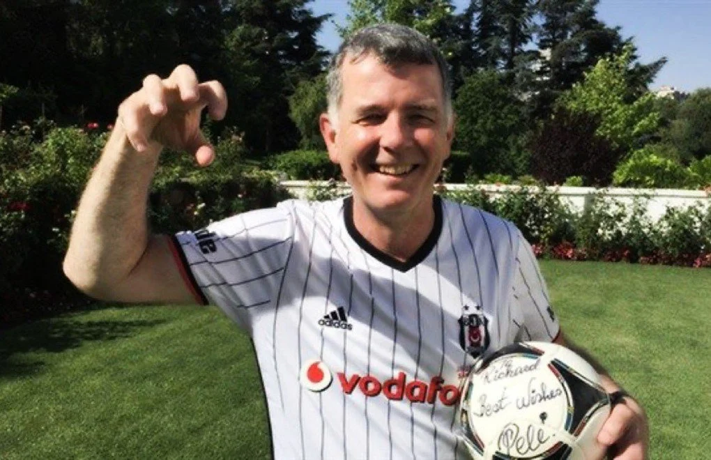 Richard Moore'dan Beşiktaş Taraftarına Espirili Mesaj